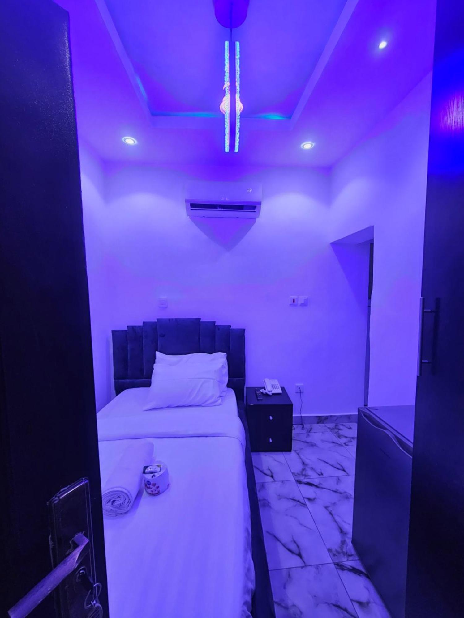 Vhs Vinchee Suites Lagos Luaran gambar