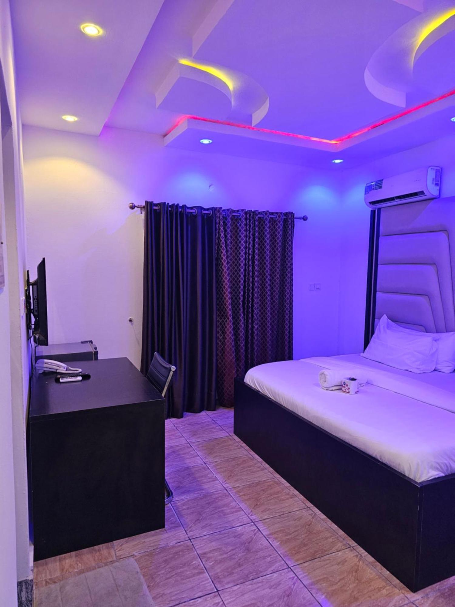 Vhs Vinchee Suites Lagos Luaran gambar