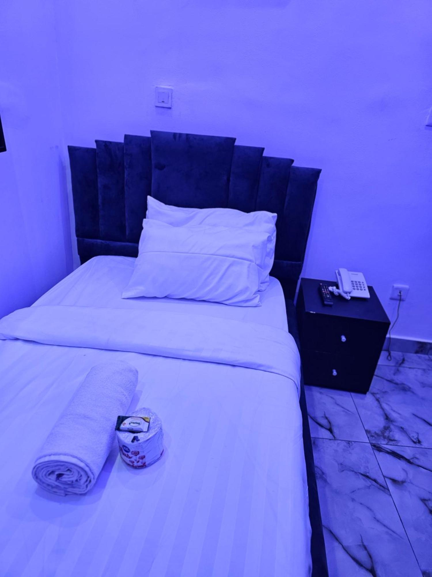 Vhs Vinchee Suites Lagos Luaran gambar