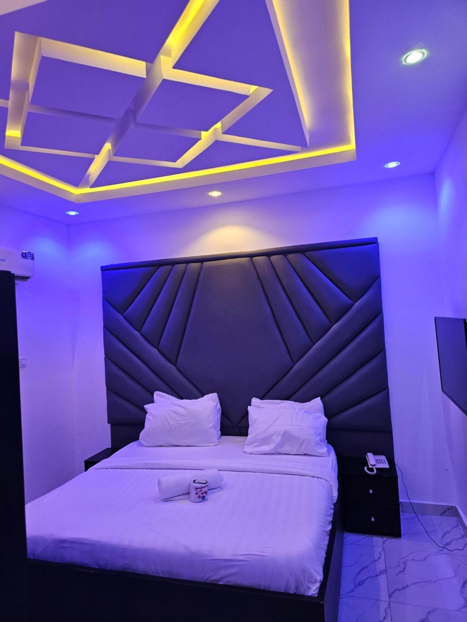 Vhs Vinchee Suites Lagos Luaran gambar
