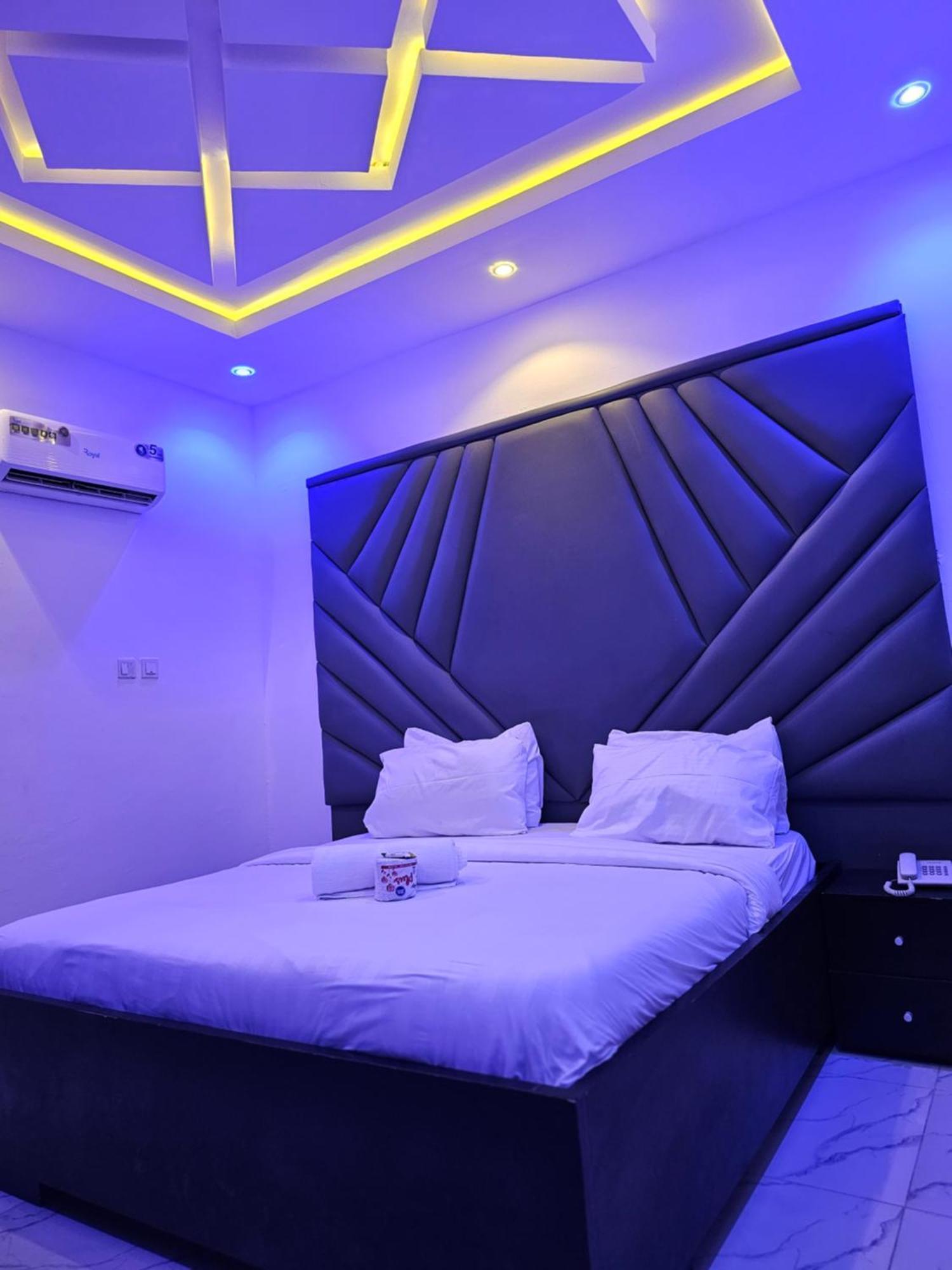 Vhs Vinchee Suites Lagos Luaran gambar