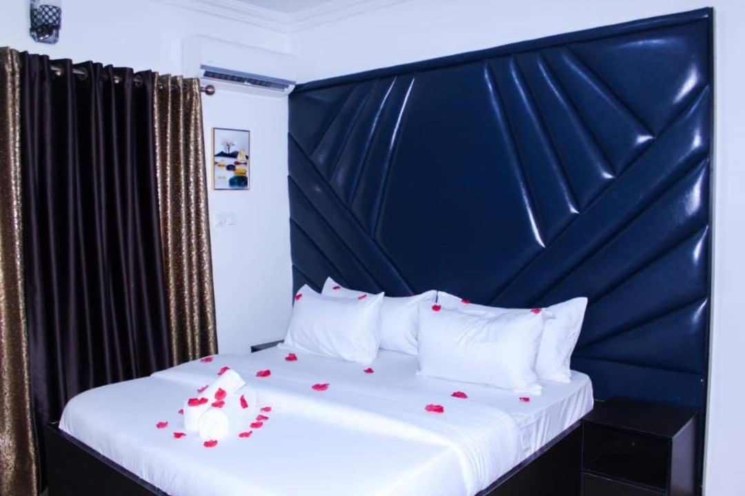 Vhs Vinchee Suites Lagos Luaran gambar