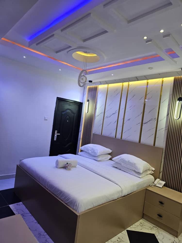 Vhs Vinchee Suites Lagos Luaran gambar
