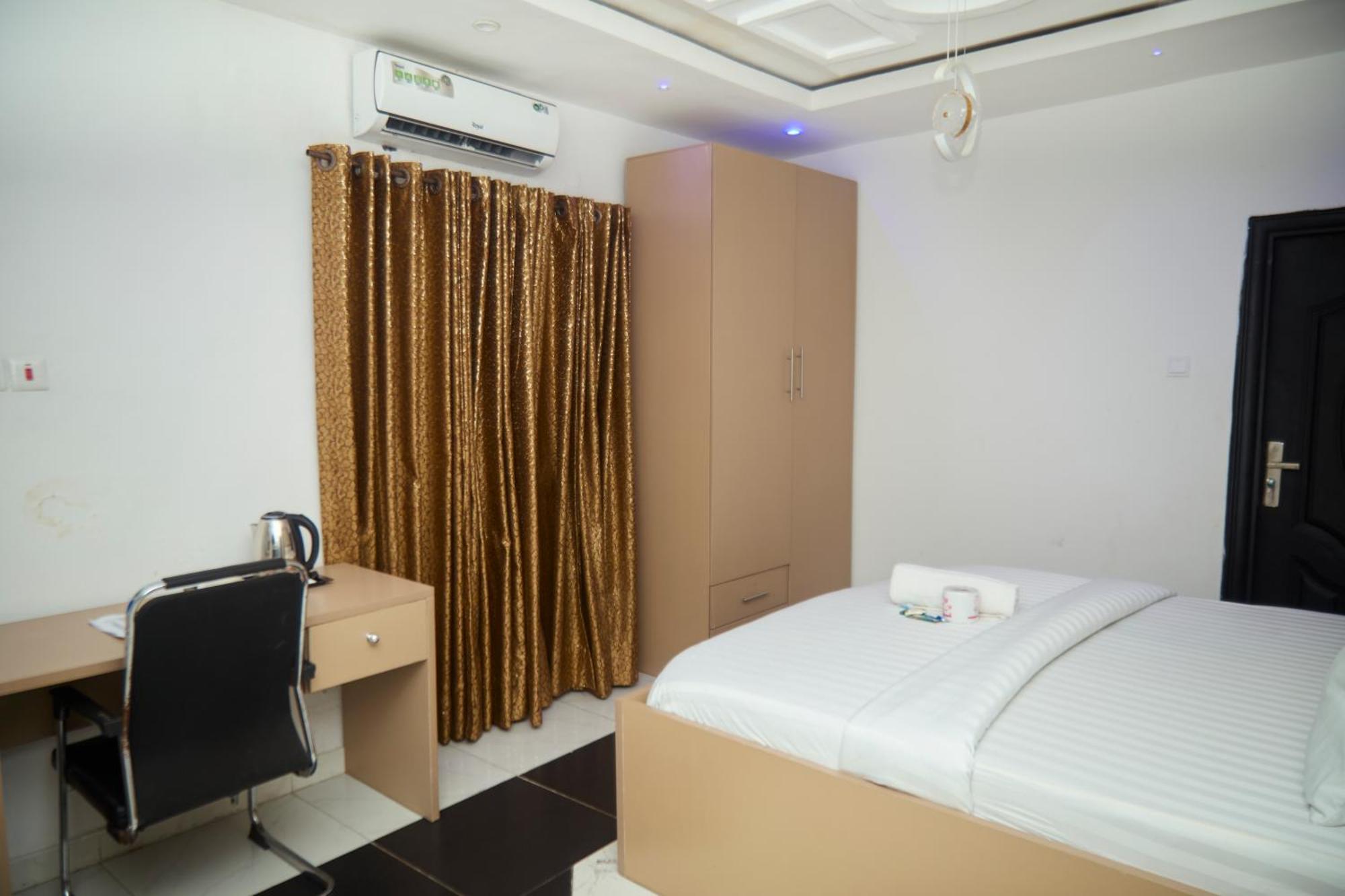 Vhs Vinchee Suites Lagos Luaran gambar