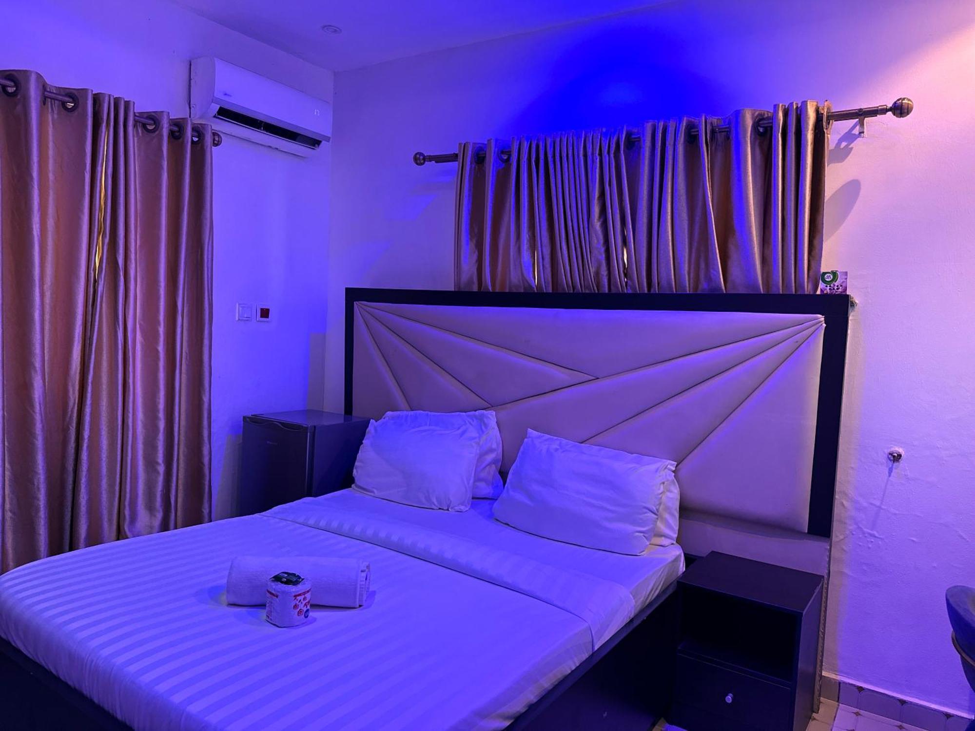 Vhs Vinchee Suites Lagos Luaran gambar